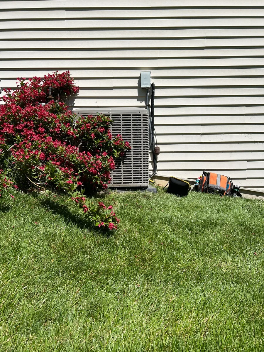 Outdoor air conditioner before replacement in Lake St. Louis, Missouri.