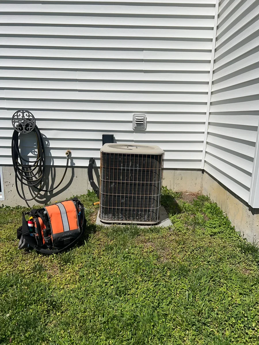 Outdoor air conditioner before replacement in Wentzville, Missouri.