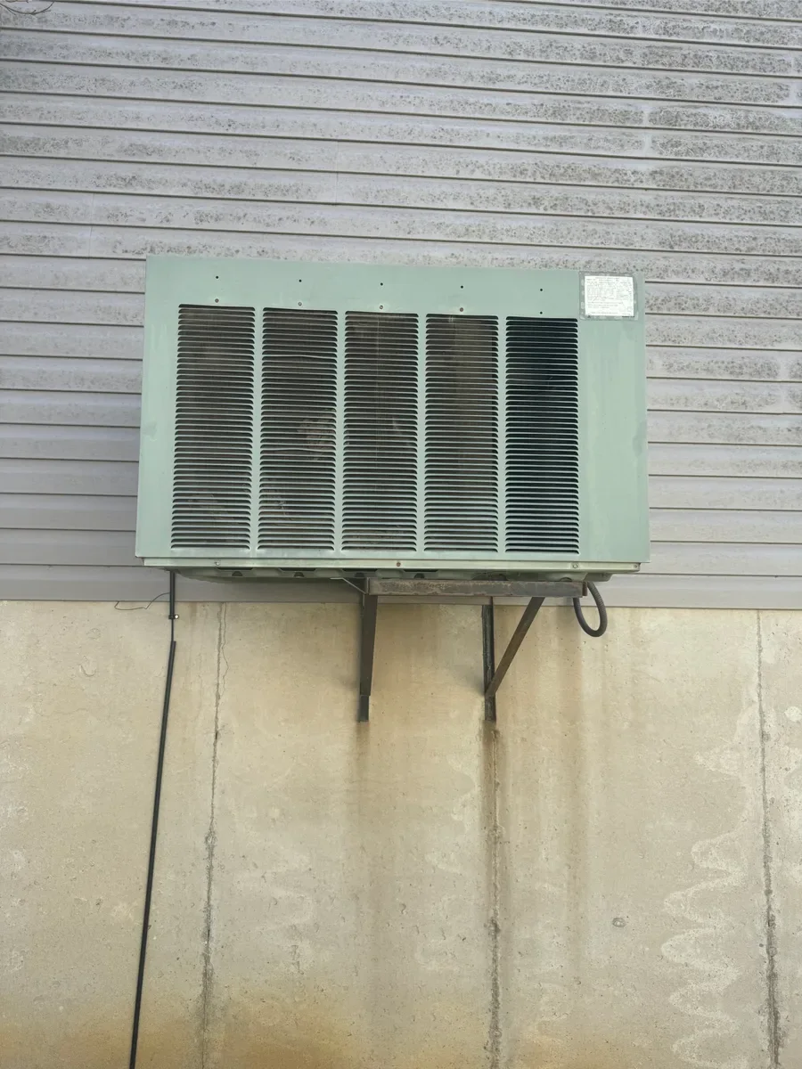 Outdoor air conditioner before replacement in Wentzville, Missouri.