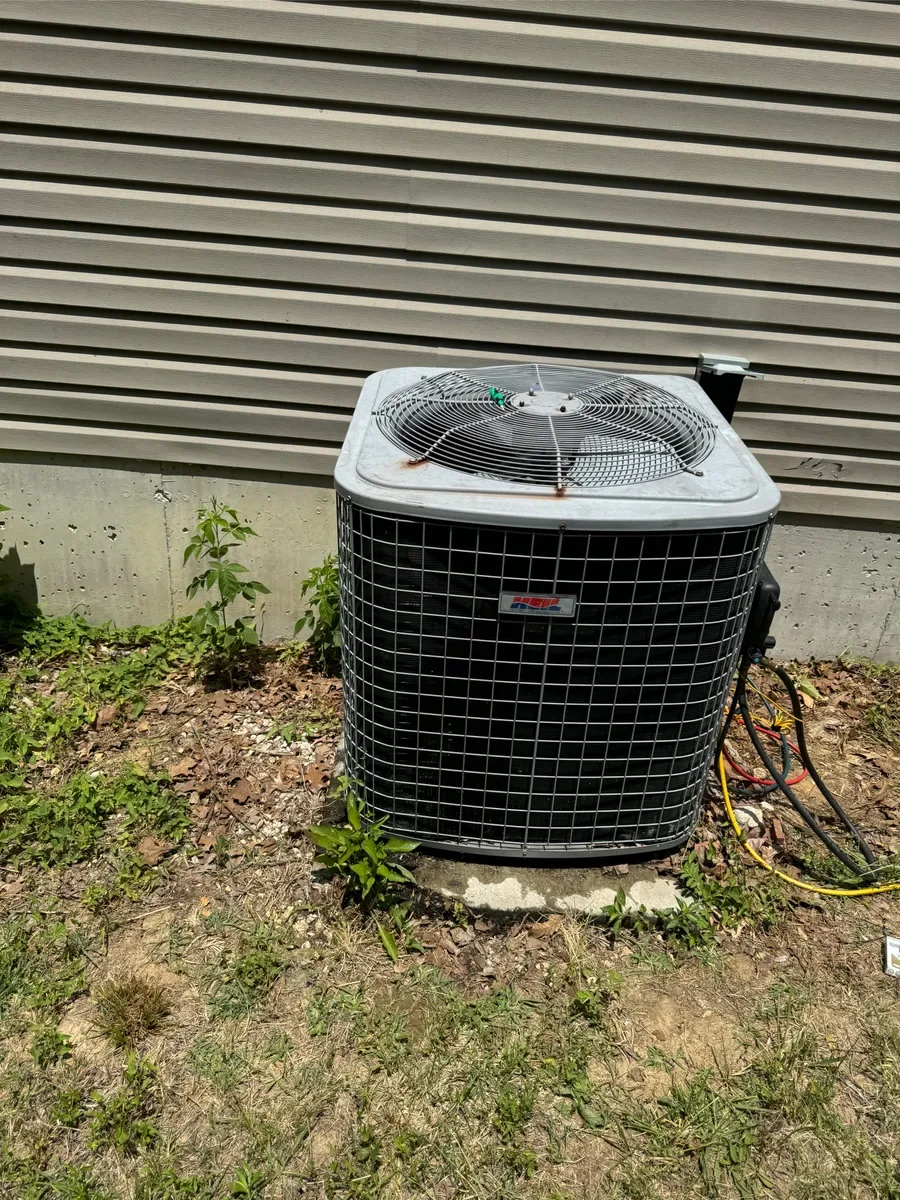Outdoor heat pump before replacement in Wentzville, Missouri.